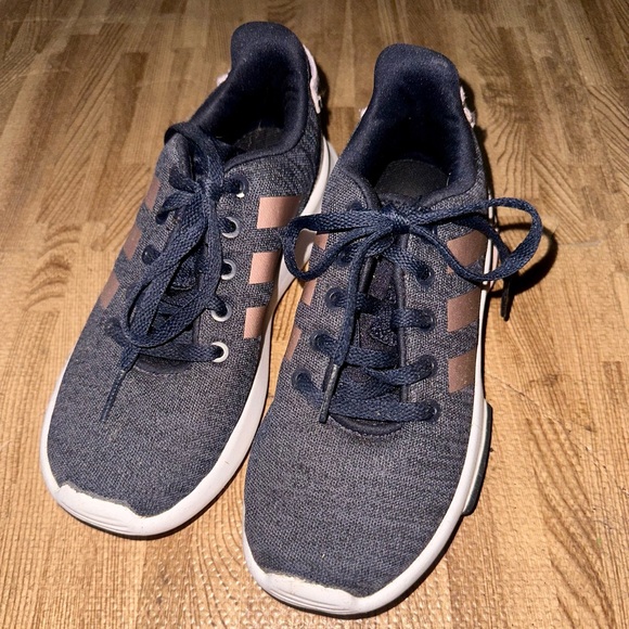 Adidas tennis shoes. - Picture 3 of 3